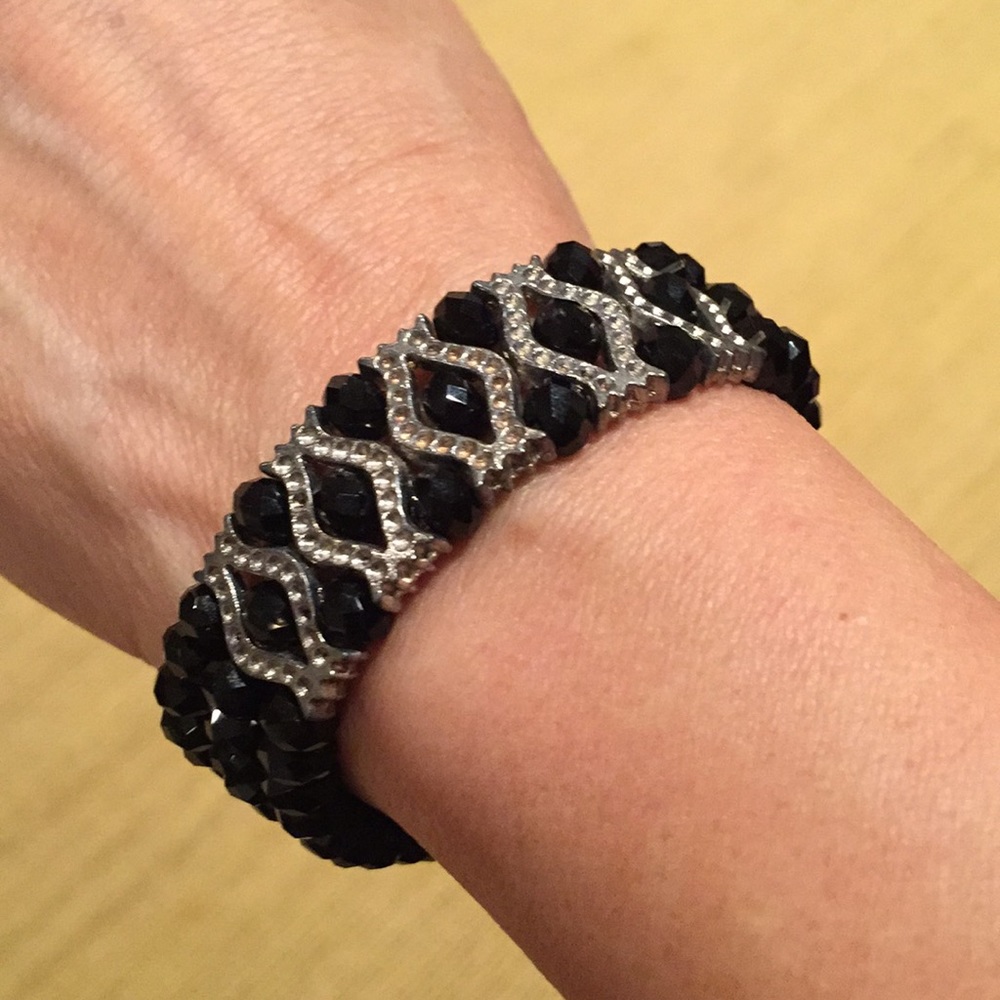 Black crystal beads stretch bracelet